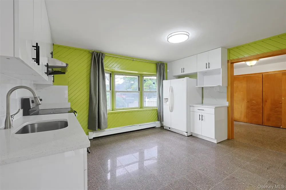 82 Lantern Road Hicksville, NY 11801