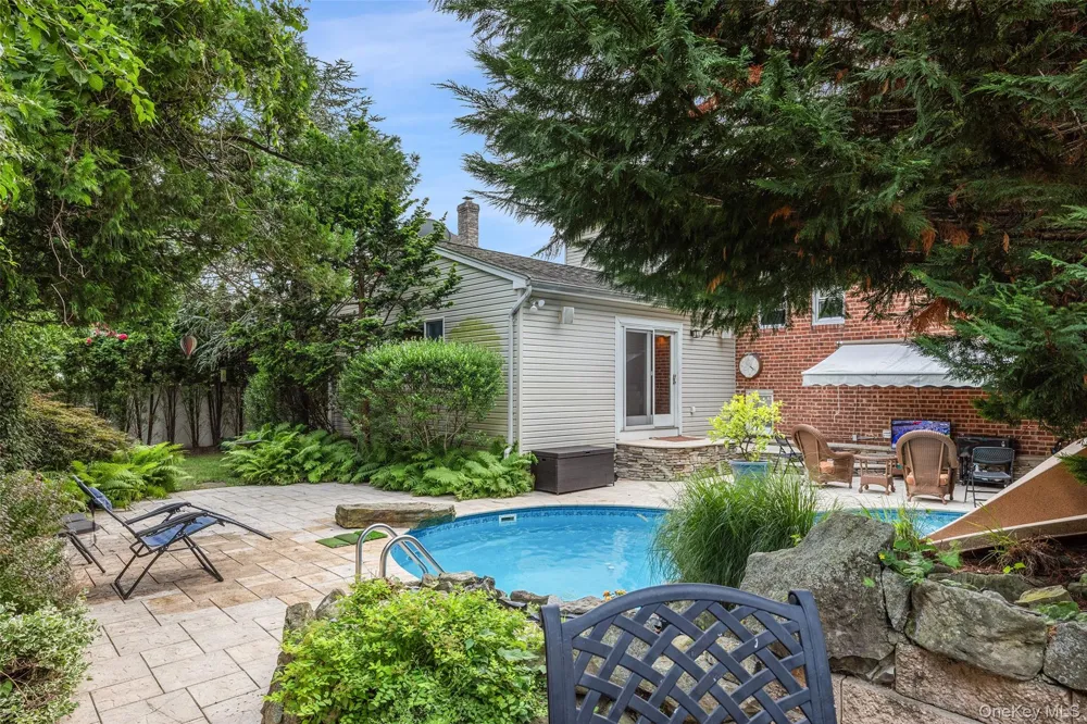 26 Kathleen Drive E Syosset, NY 11791