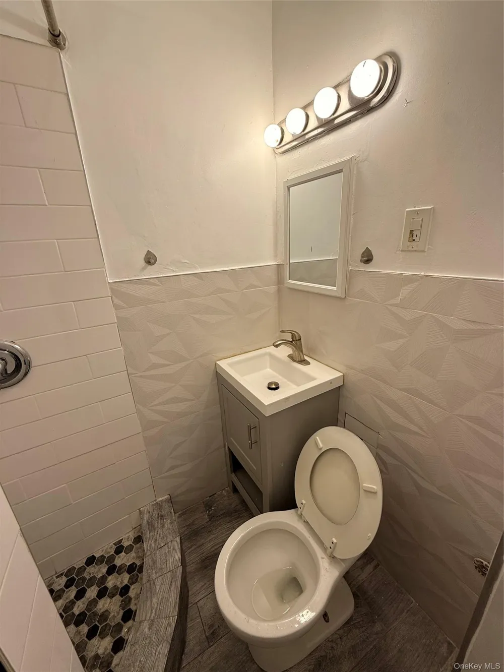1958 Lurting Avenue Bronx, NY 10461