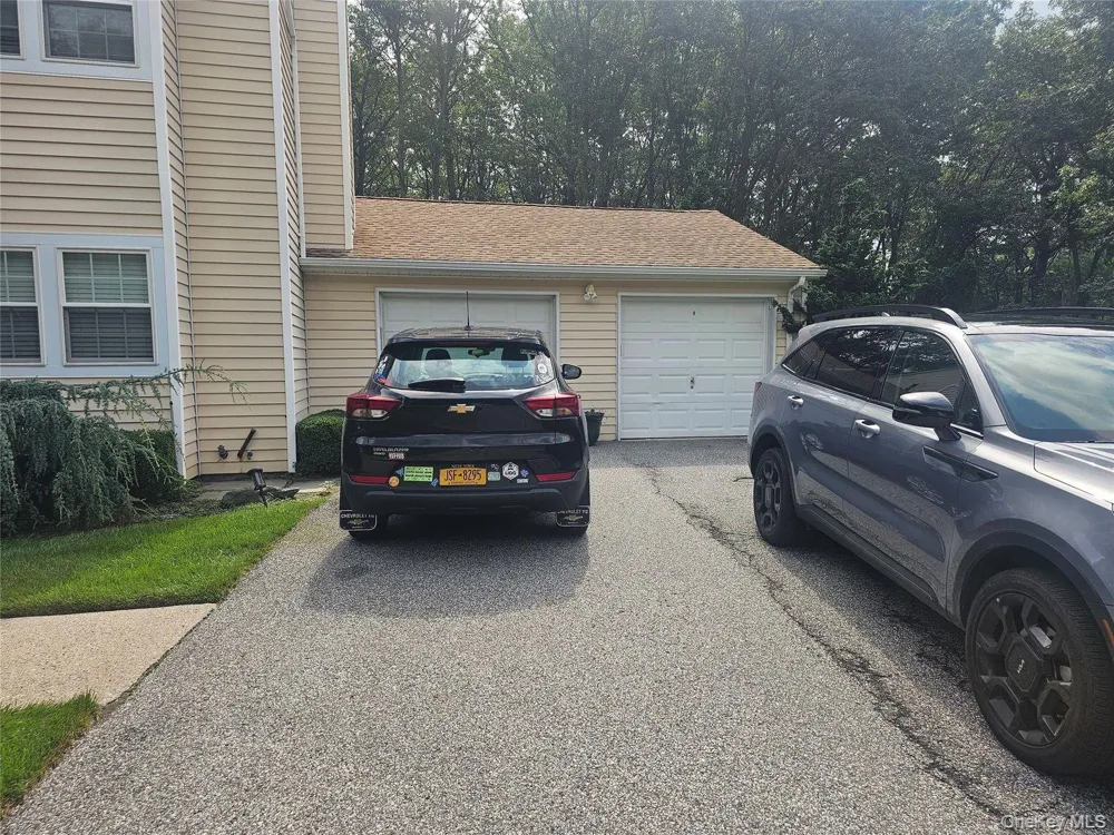 22 Chase Commons Yaphank, NY 11980