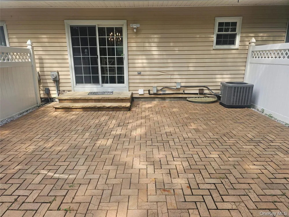22 Chase Commons Yaphank, NY 11980