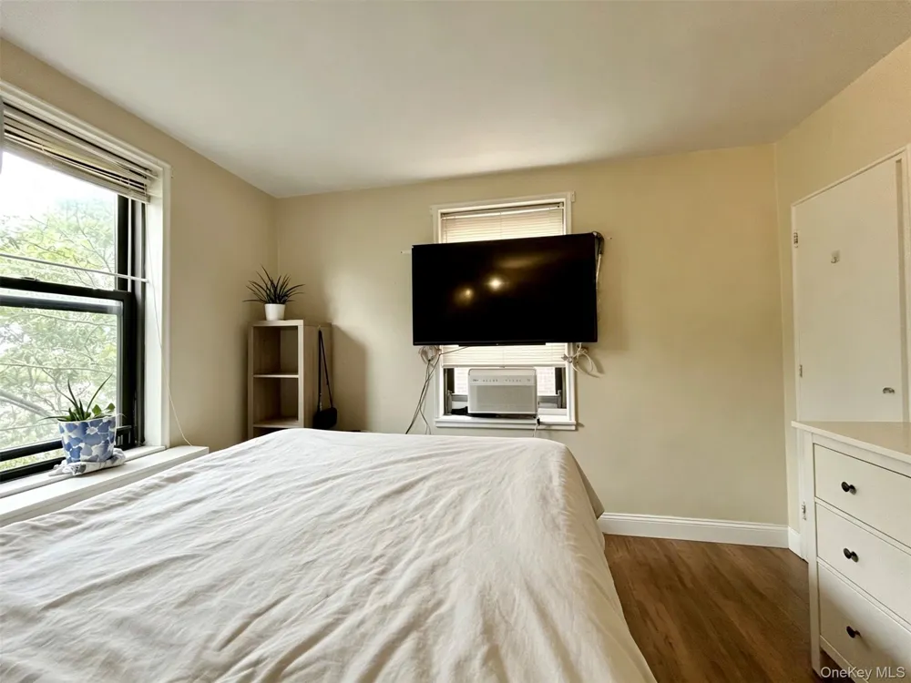 15020 71st Avenue #6J Kew Garden Hills, NY 11367