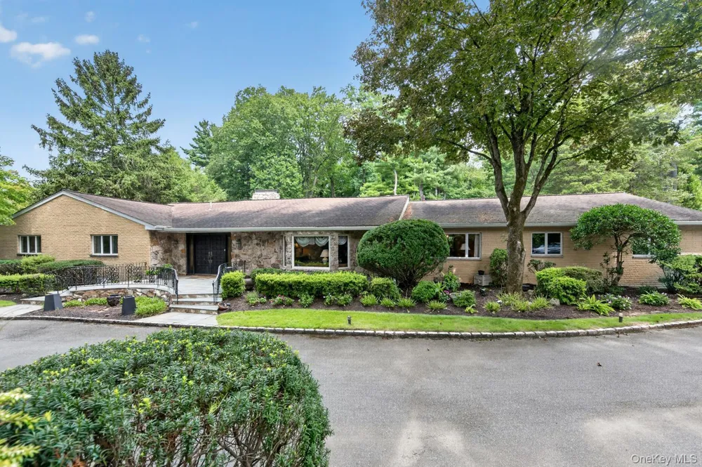 10 Dorchester Drive Muttontown, NY 11545