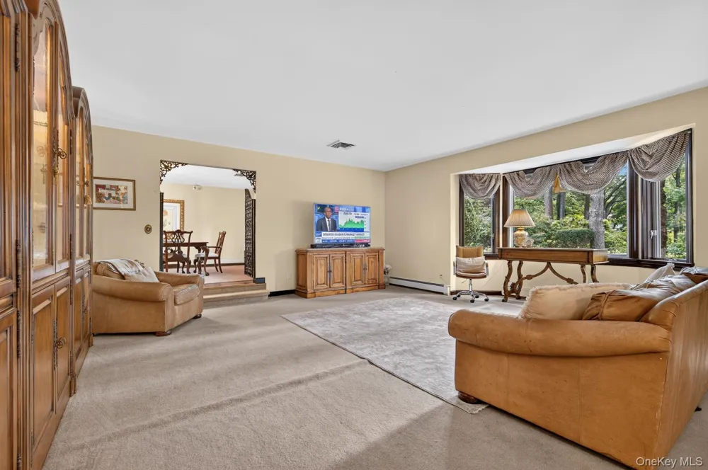 10 Dorchester Drive Muttontown, NY 11545