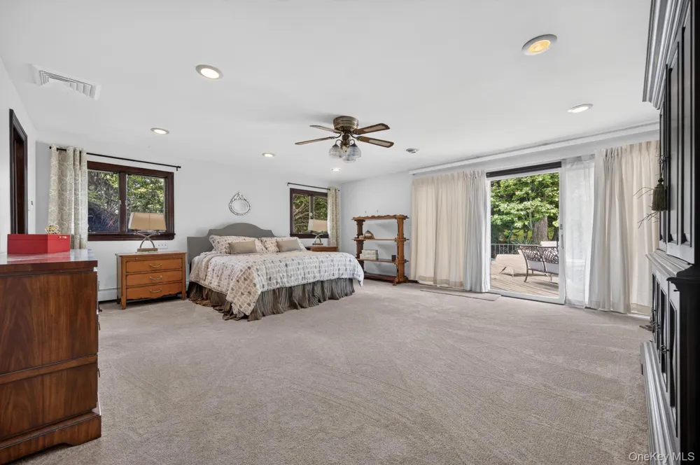 10 Dorchester Drive Muttontown, NY 11545