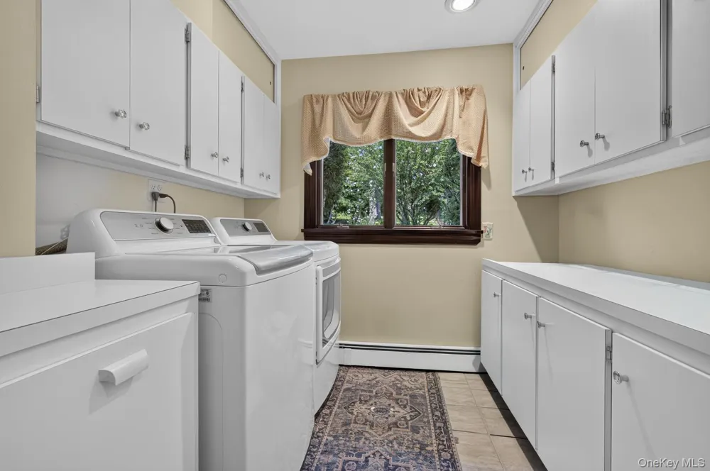 10 Dorchester Drive Muttontown, NY 11545