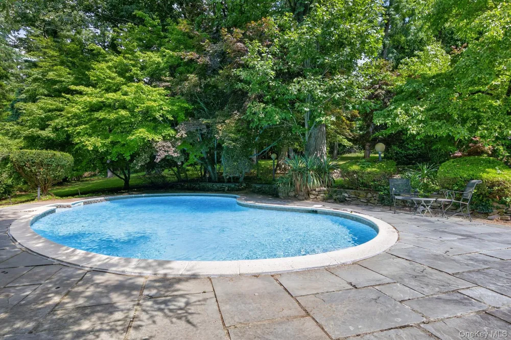 10 Dorchester Drive Muttontown, NY 11545