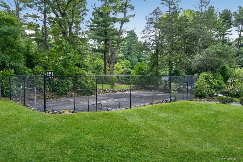 10 Dorchester Drive Muttontown, NY 11545