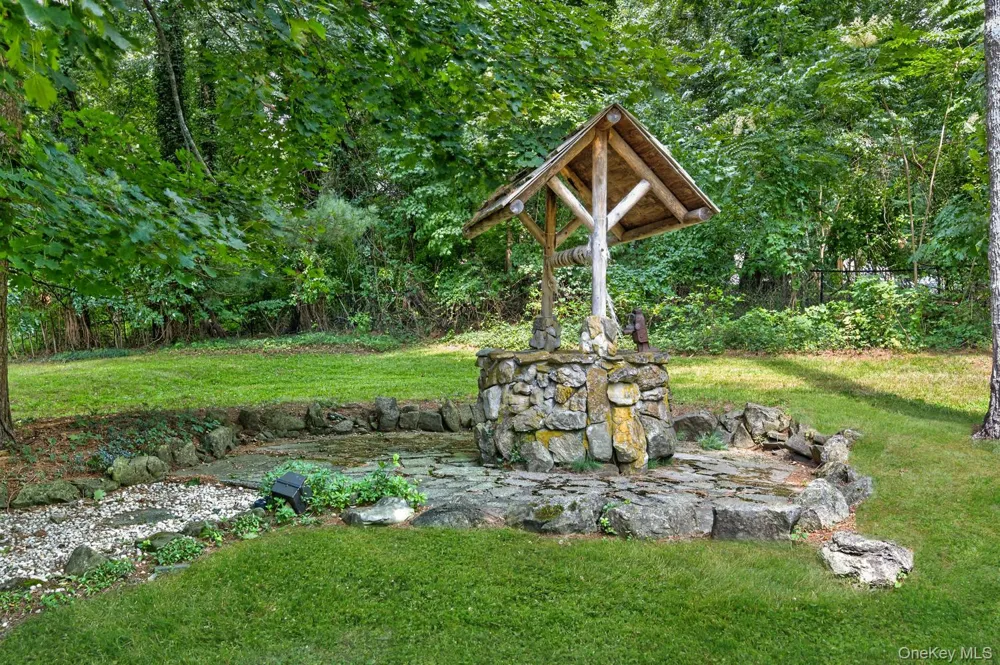 10 Dorchester Drive Muttontown, NY 11545