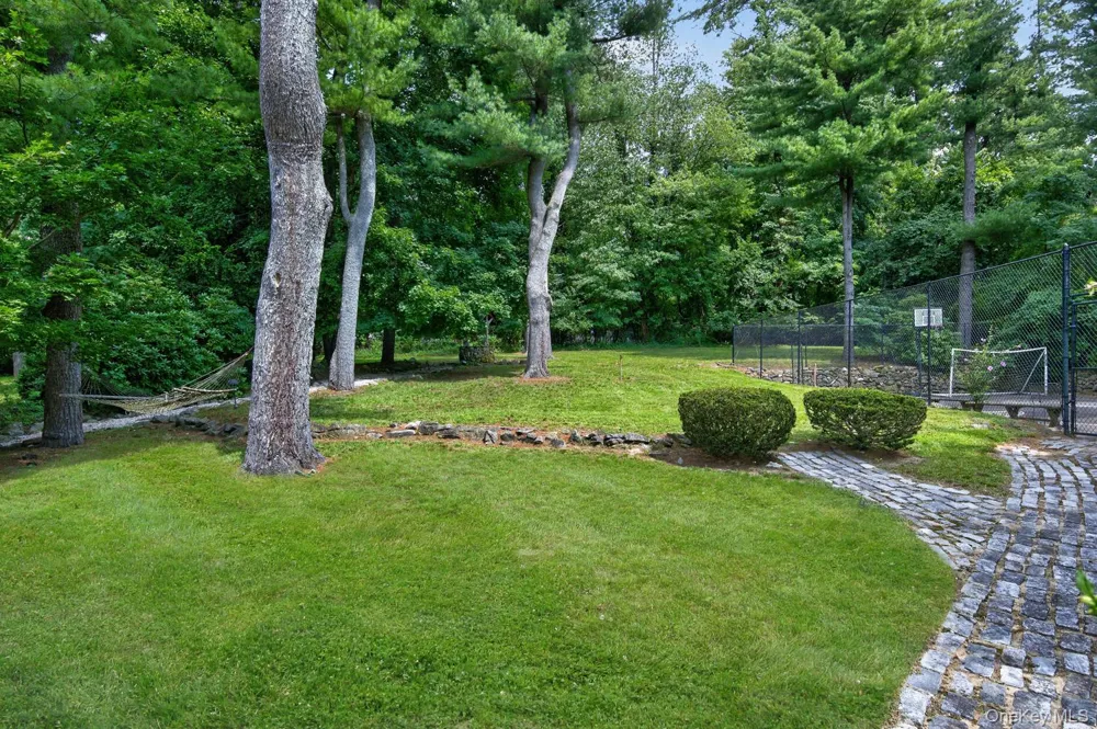 10 Dorchester Drive Muttontown, NY 11545
