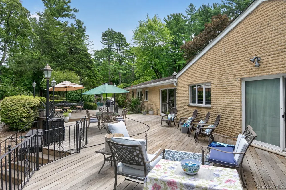 10 Dorchester Drive Muttontown, NY 11545