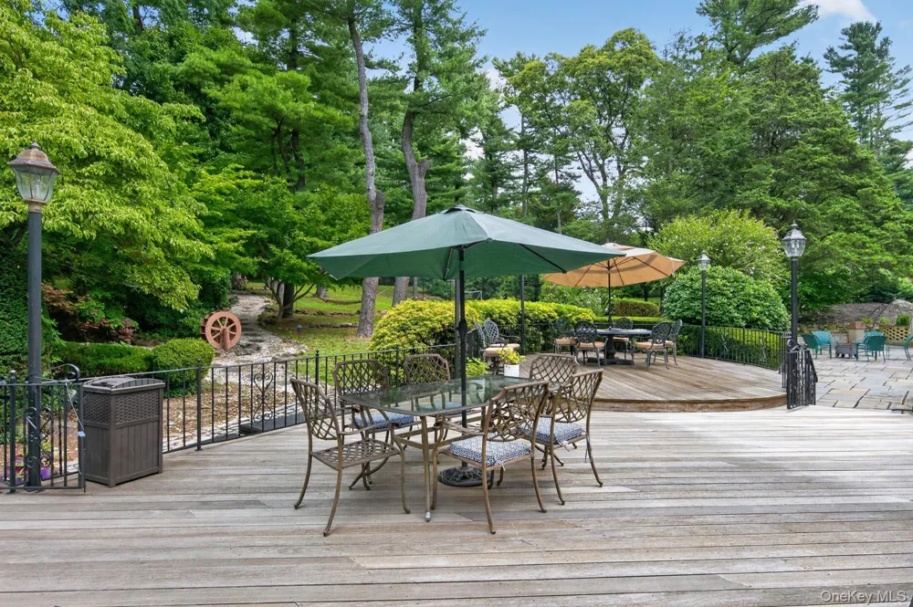 10 Dorchester Drive Muttontown, NY 11545