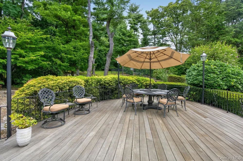 10 Dorchester Drive Muttontown, NY 11545