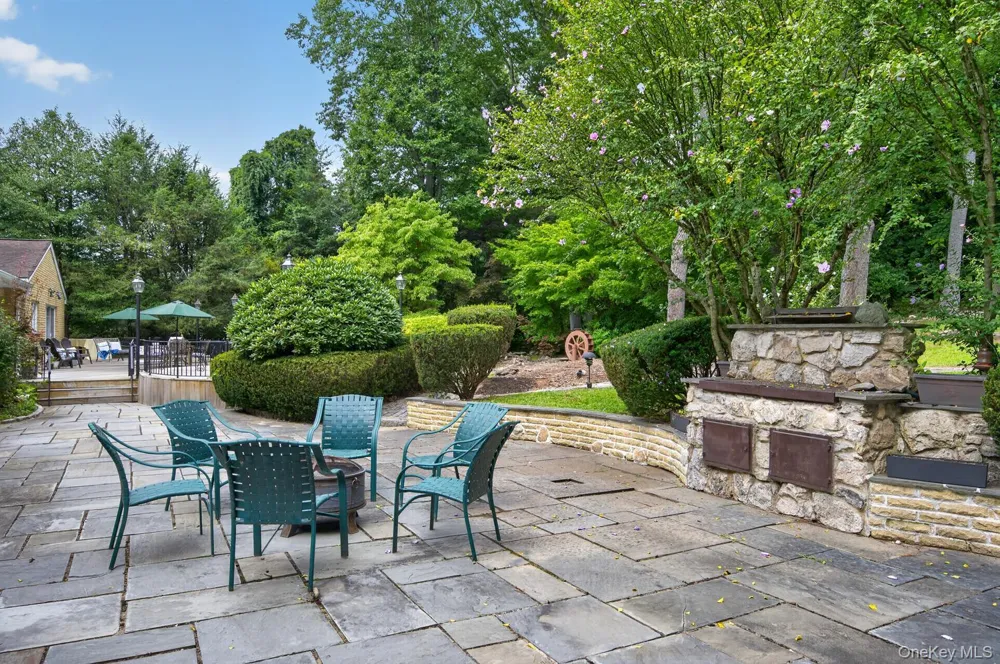 10 Dorchester Drive Muttontown, NY 11545