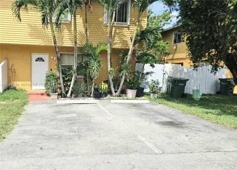 113 NE 12th Ave #113