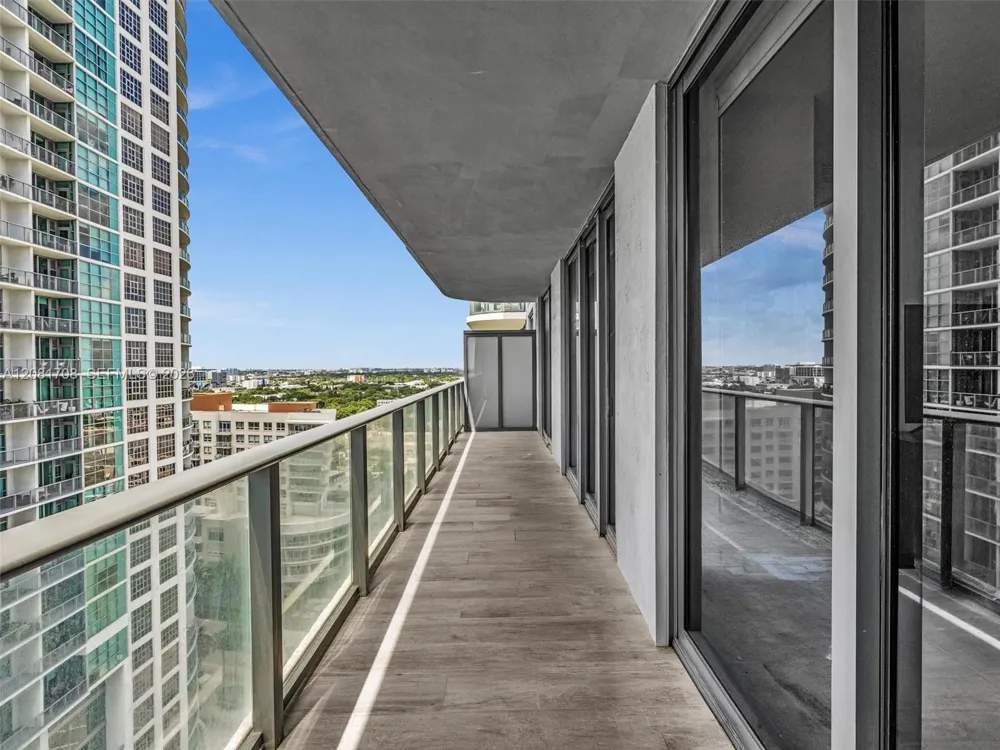 121 NE 34th St #1602 Miami, FL 33137