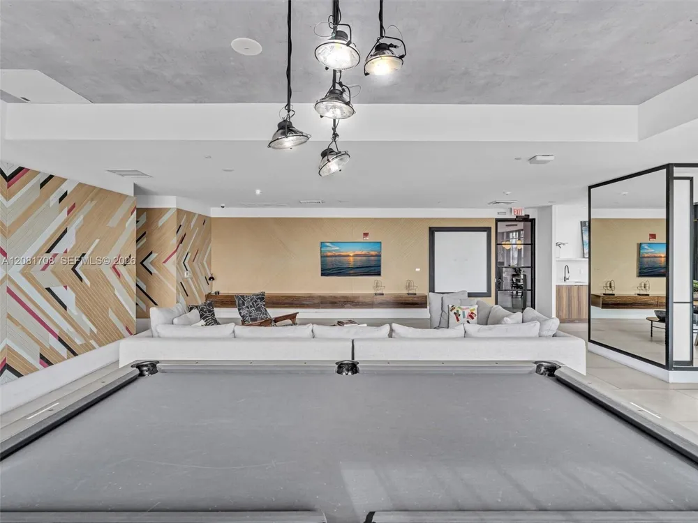 121 NE 34th St #1602 Miami, FL 33137