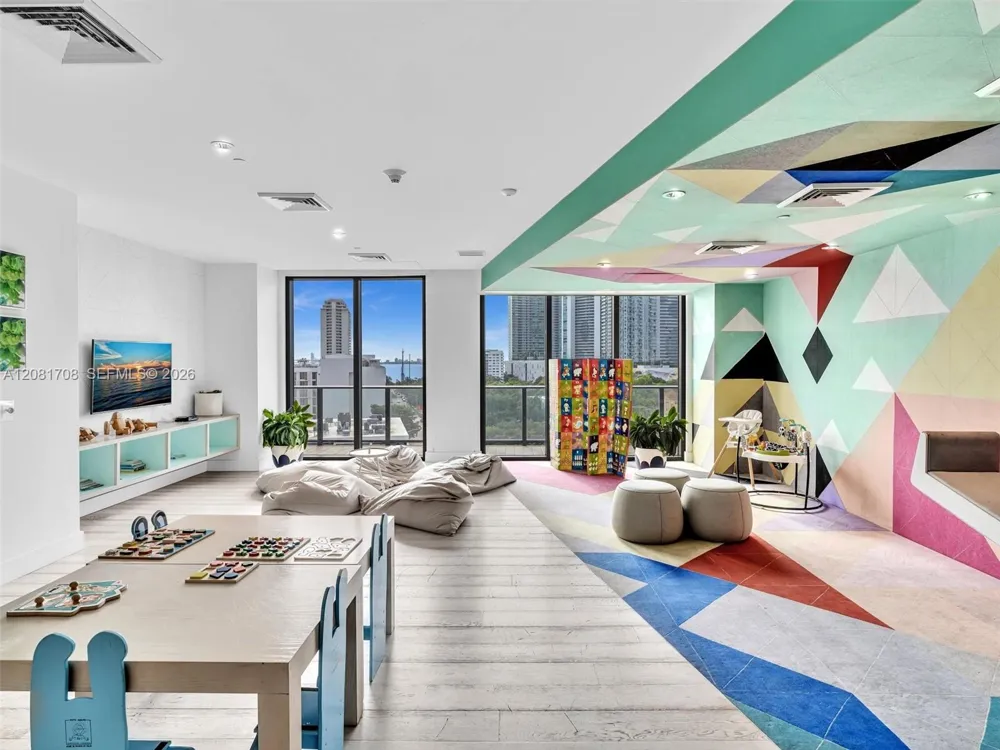 121 NE 34th St #1602 Miami, FL 33137