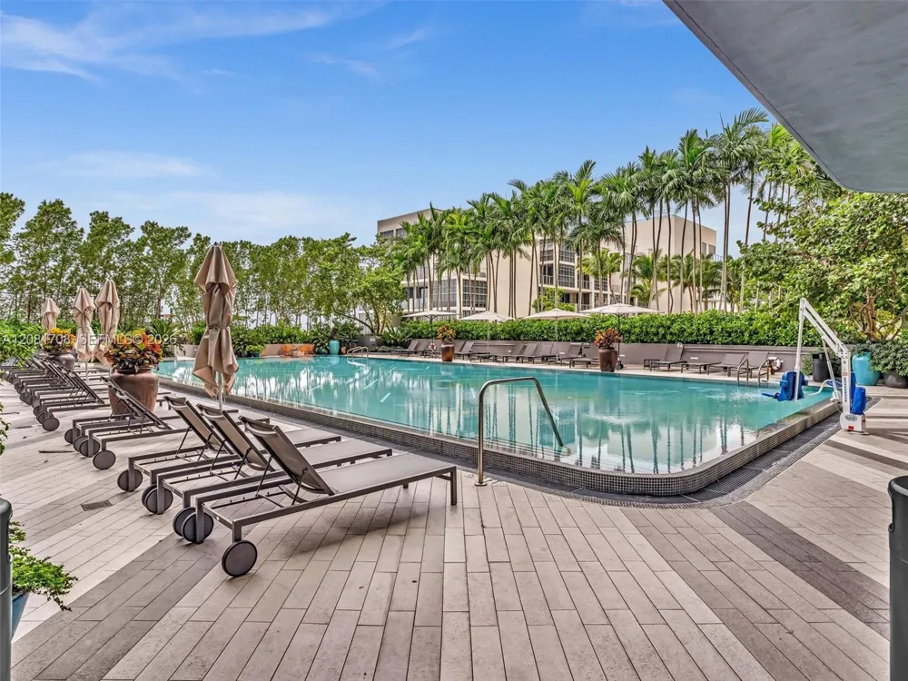 121 NE 34th St #1602 Miami, FL 33137