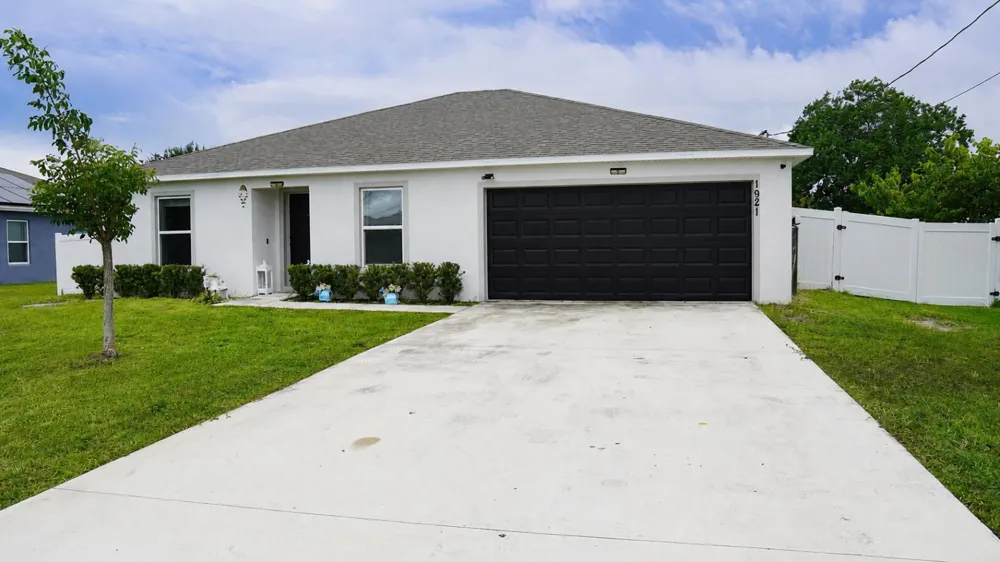 1921 SE JOYNER CIRCLE Port St. Lucie, FL 34952