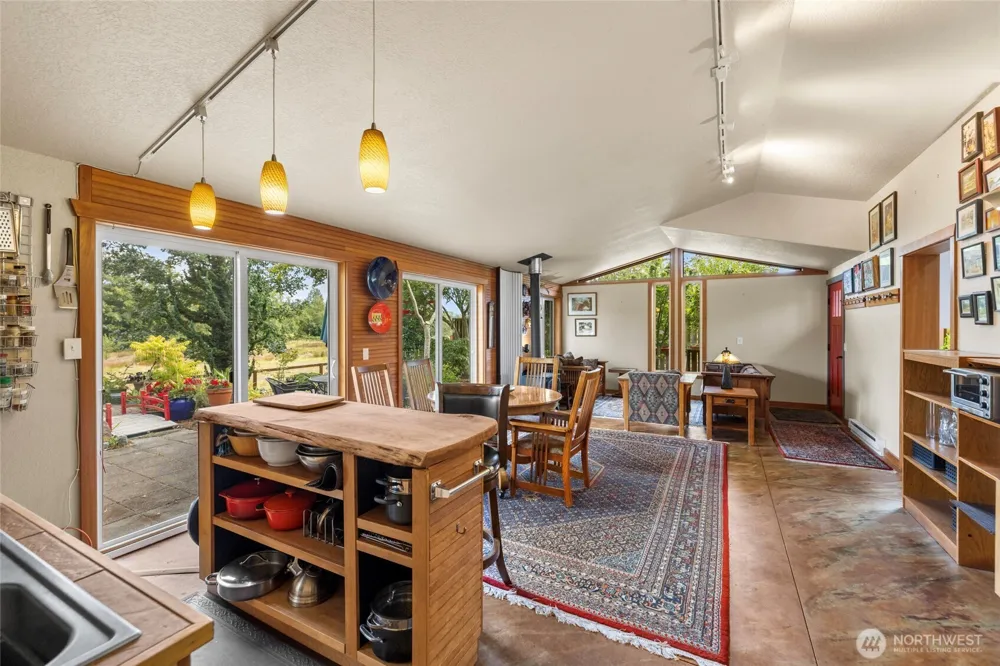 5375 Shore Meadow Road Freeland, WA 98249