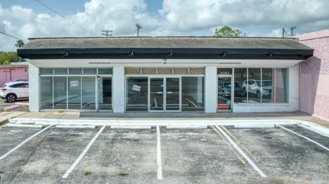 4343 S Alameda