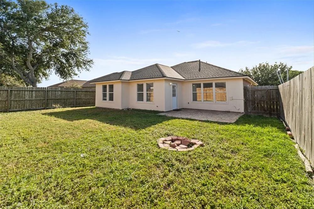 1009 Cupertino Street Portland, TX 78374