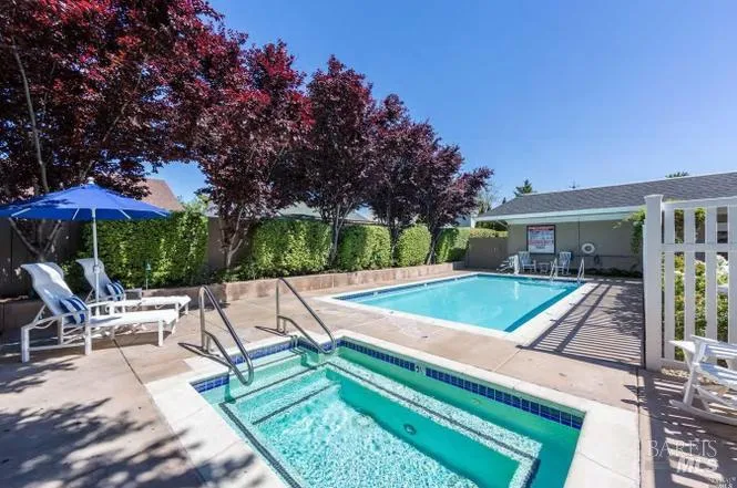 14 Oakwood Drive Petaluma, CA 94954
