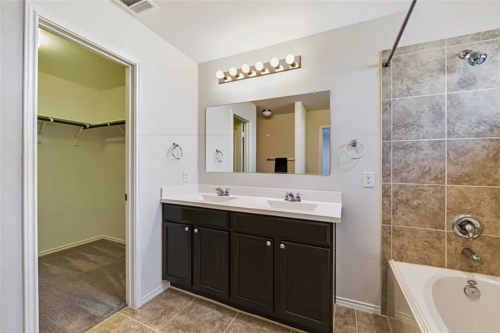 328 Circle Way #31E Jarrell, TX 76537