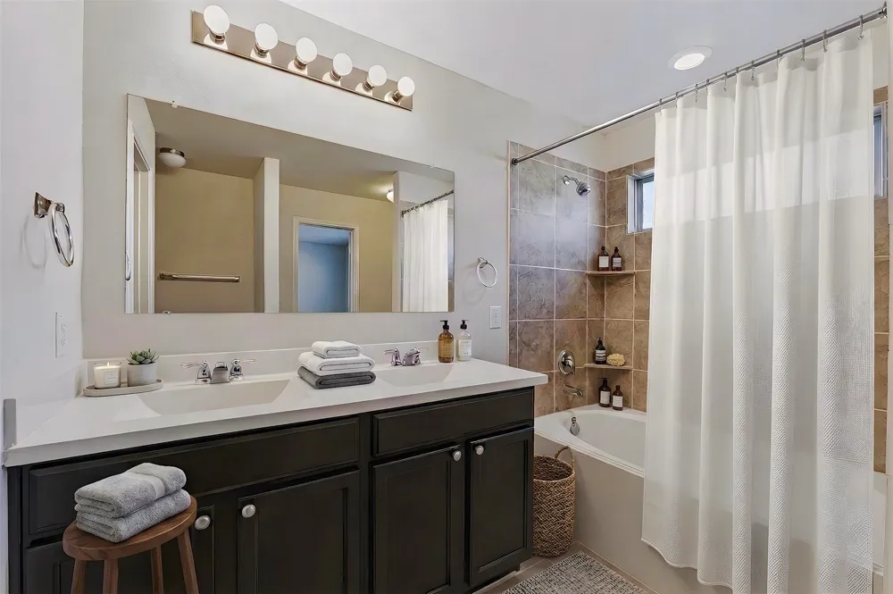 328 Circle Way #31E Jarrell, TX 76537