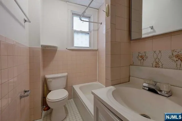 58 Westervelt Avenue 1 Hawthorne, NJ 07506