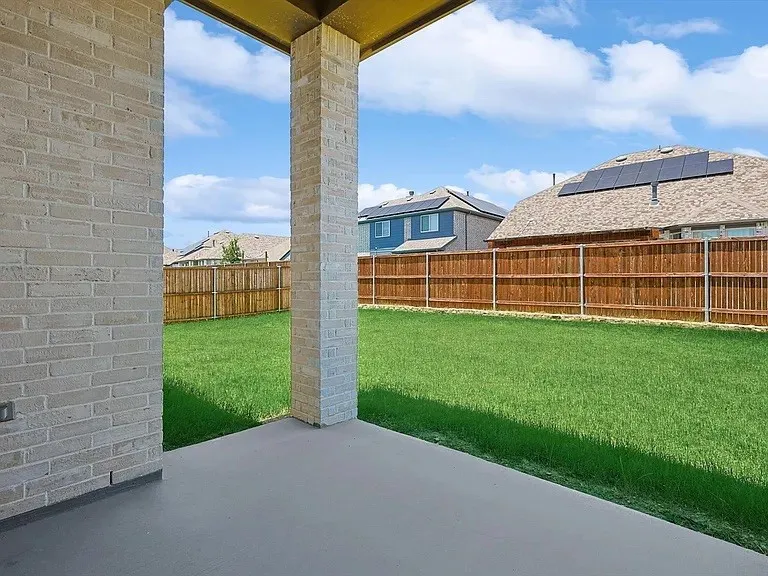 1417 Sumner Street Aubrey, TX 76227