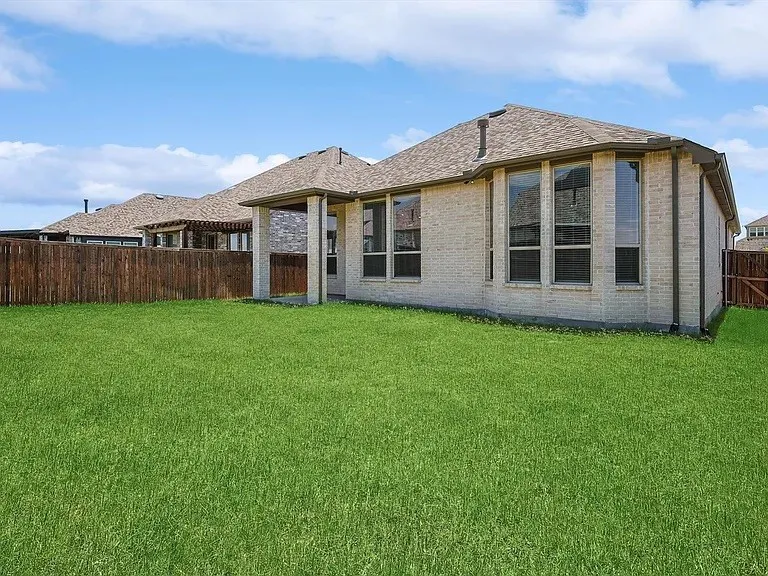 1417 Sumner Street Aubrey, TX 76227