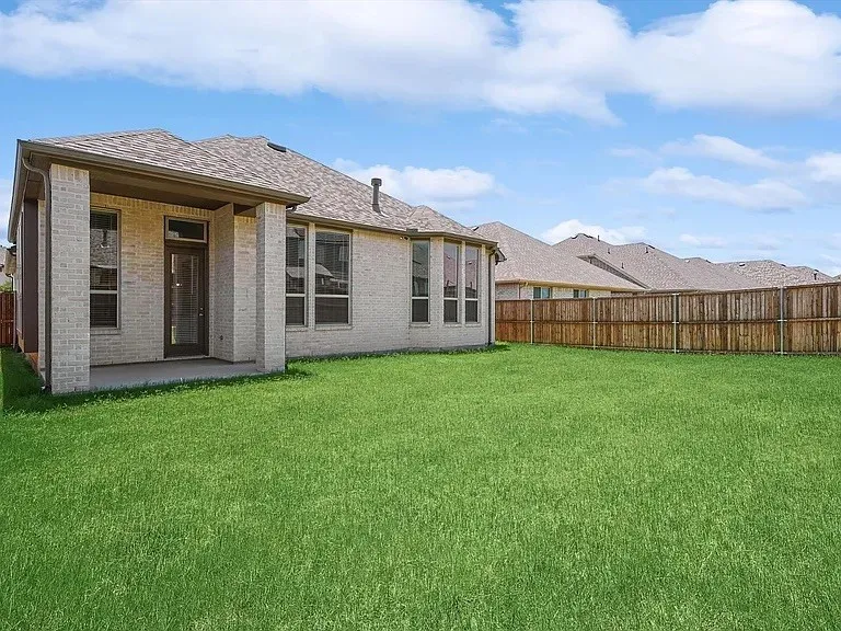 1417 Sumner Street Aubrey, TX 76227