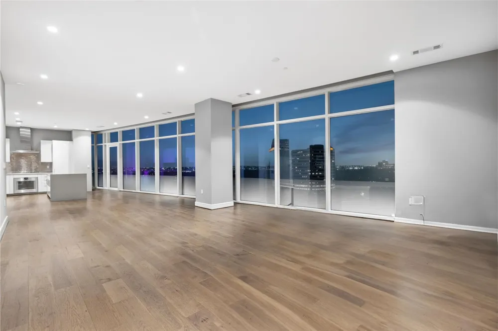 4521 San Felipe Street #2601 Houston, TX 77027