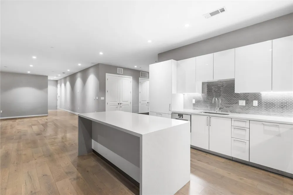 4521 San Felipe Street #2601 Houston, TX 77027