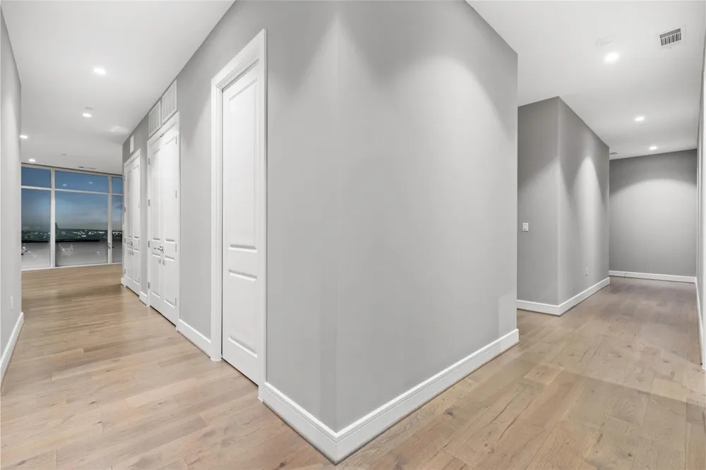 4521 San Felipe Street #2601 Houston, TX 77027