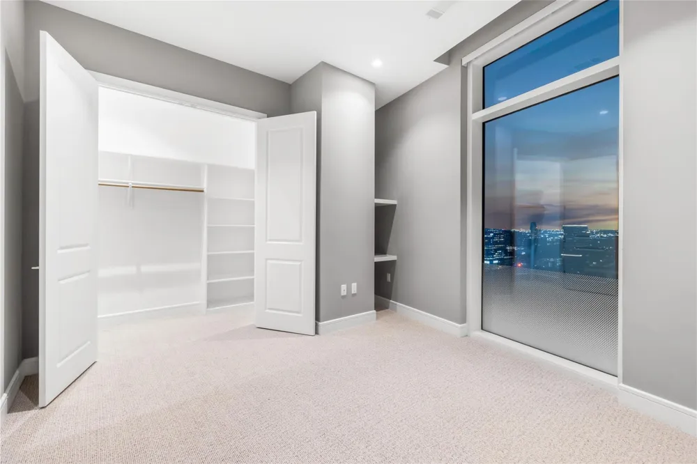 4521 San Felipe Street #2601 Houston, TX 77027