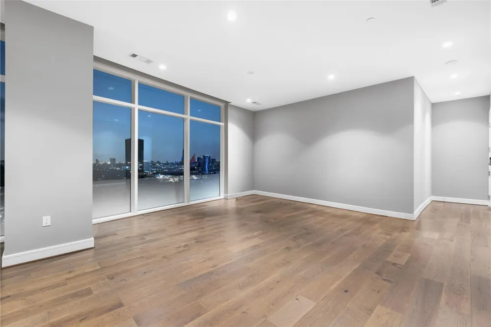 4521 San Felipe Street #2601 Houston, TX 77027