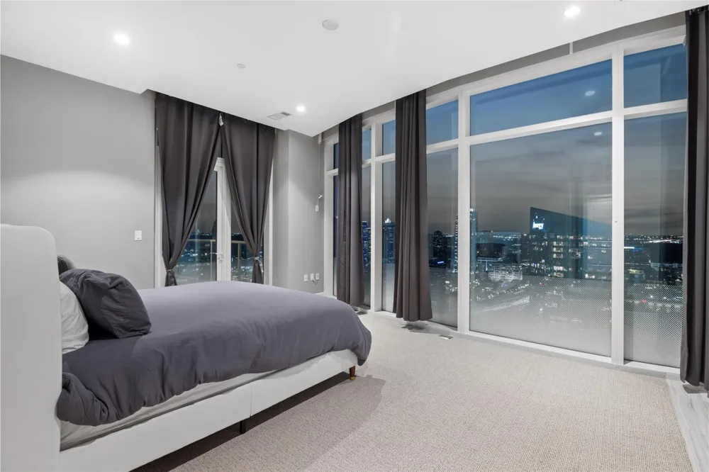 4521 San Felipe Street #2601 Houston, TX 77027