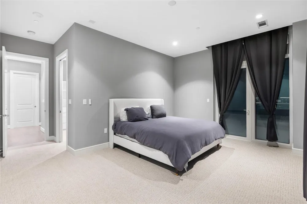 4521 San Felipe Street #2601 Houston, TX 77027