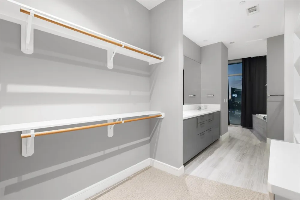 4521 San Felipe Street #2601 Houston, TX 77027