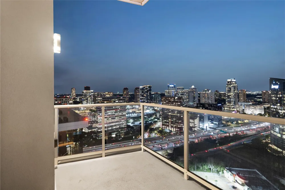 4521 San Felipe Street #2601 Houston, TX 77027
