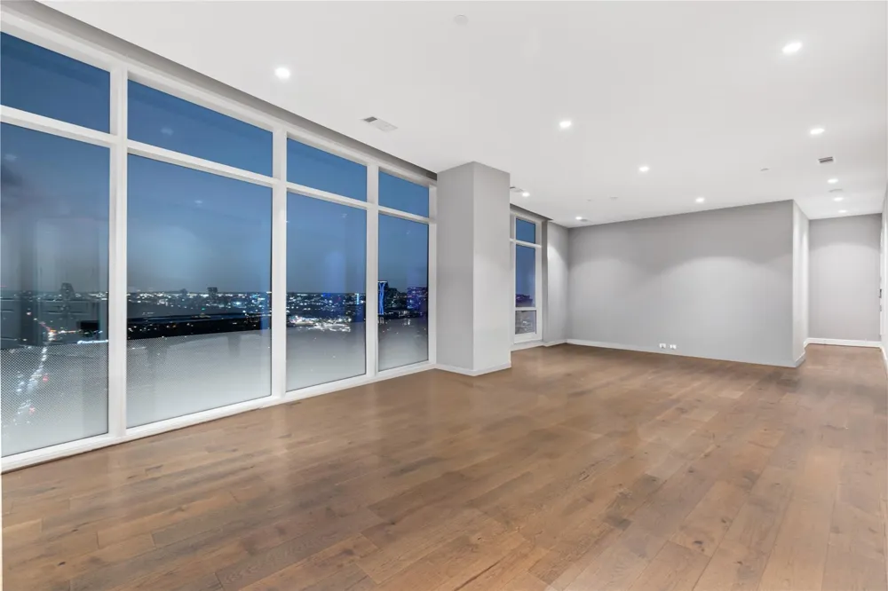 4521 San Felipe Street #2601 Houston, TX 77027