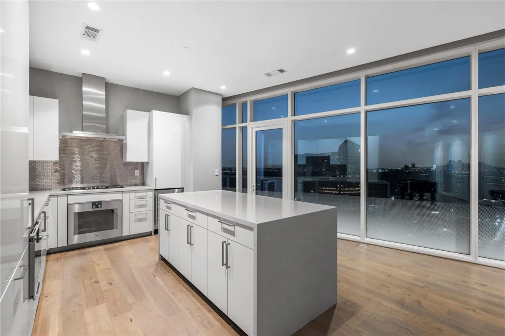 4521 San Felipe Street #2601 Houston, TX 77027