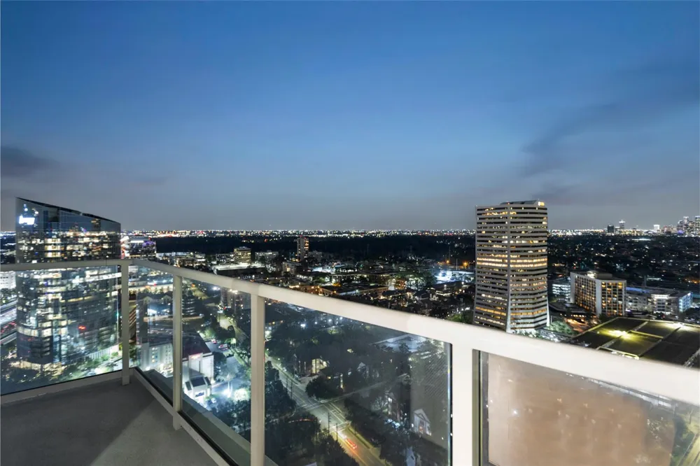 4521 San Felipe Street #2601 Houston, TX 77027