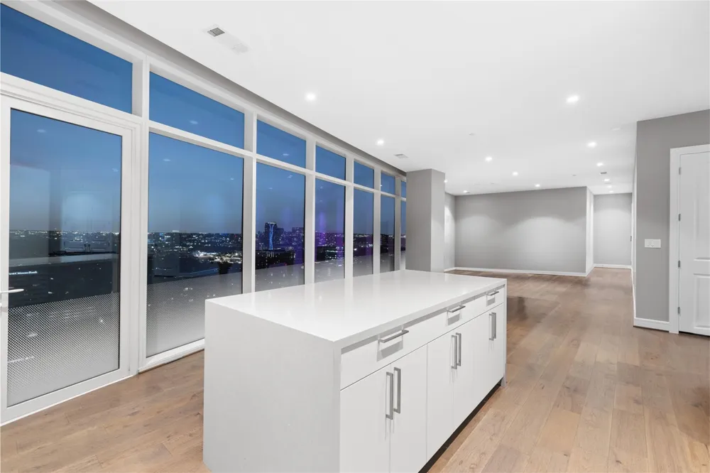 4521 San Felipe Street #2601 Houston, TX 77027