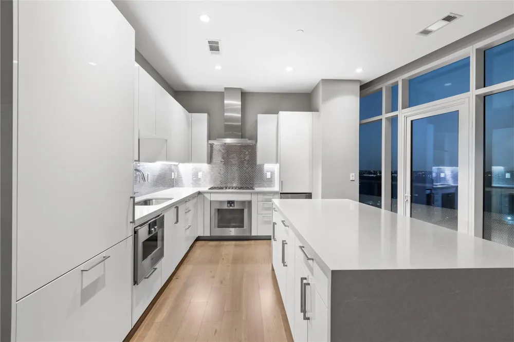 4521 San Felipe Street #2601 Houston, TX 77027