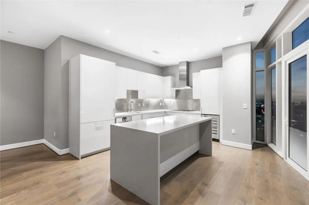 4521 San Felipe Street #2601 Houston, TX 77027