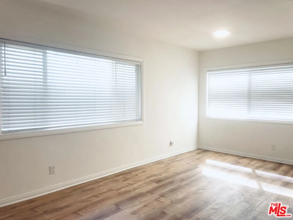 5263 Riverton Avenue #8 North Hollywood, CA 91601